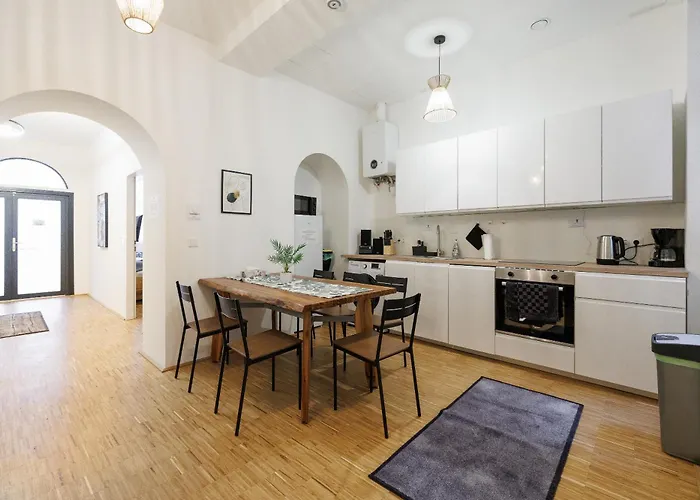 86 Sqm With Private Courtyard - 3 Bedrooms Apartment Vienna