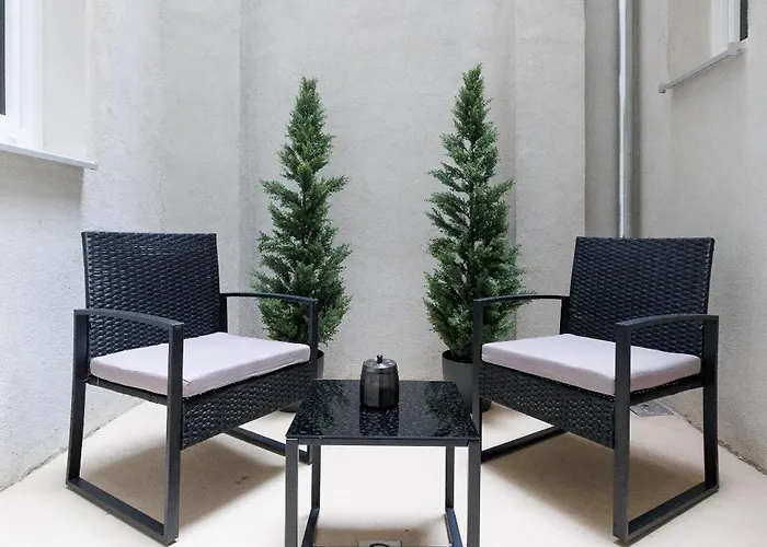 Apartment 86 Sqm With Private Courtyard - 3 Bedrooms *