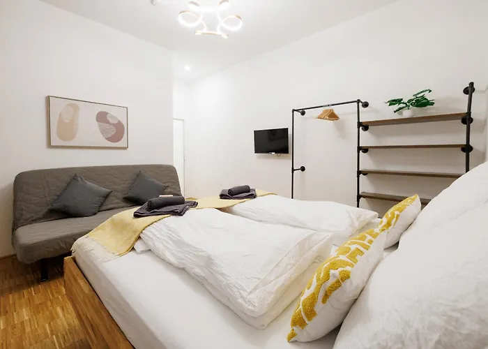 86 Sqm With Private Courtyard - 3 Bedrooms Apartment Vienna
