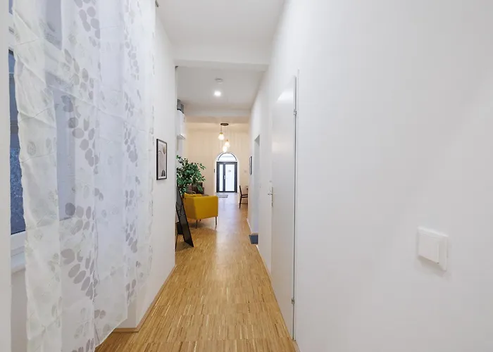 Apartment 86 Sqm With Private Courtyard - 3 Bedrooms Vienna